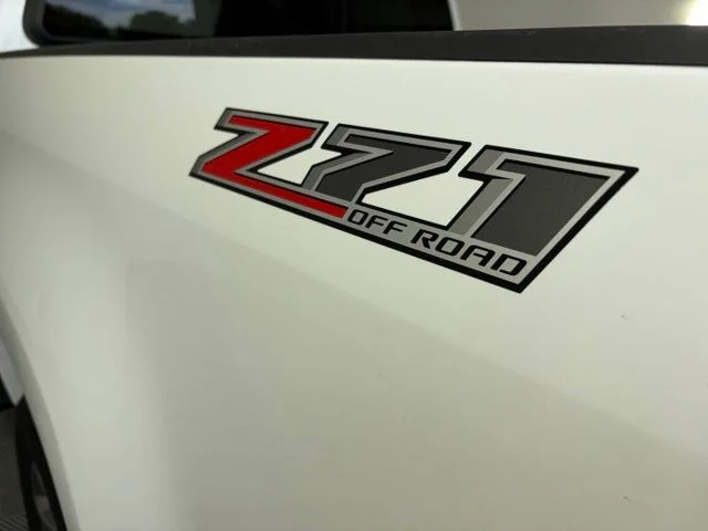 Used 2019 White Chevrolet Z71 image 11