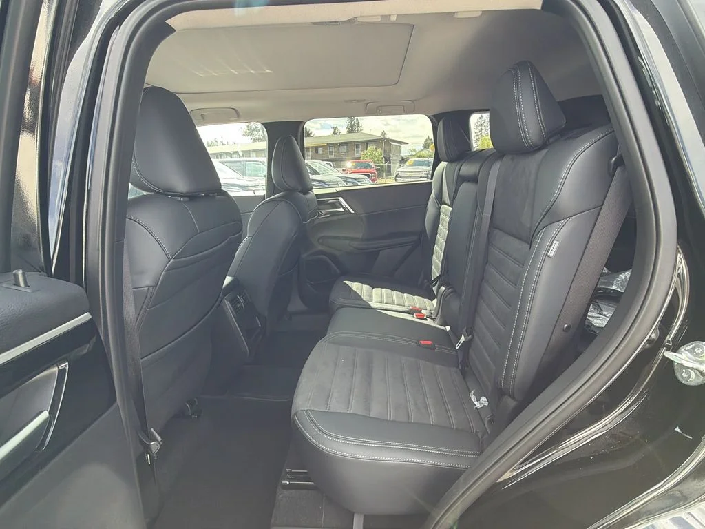 New 2025 Black Diamond Mitsubishi SE image 24