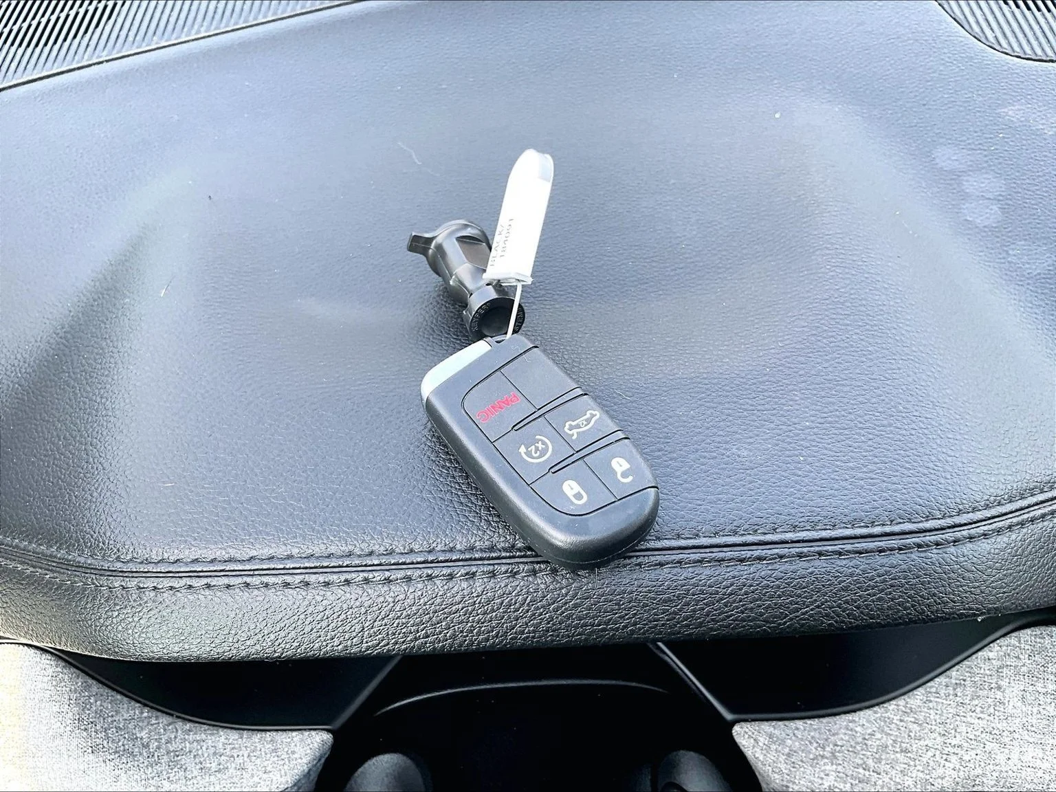 Used 2022 Gray Jeep Latitude image 10
