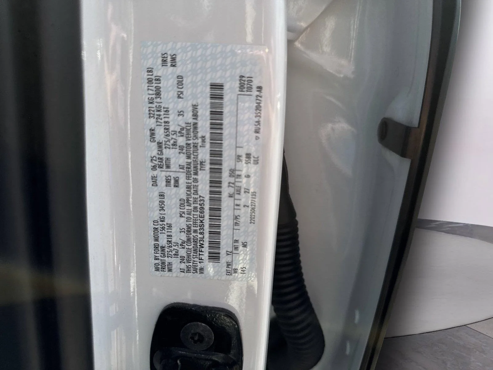 Used 2025 Oxford White Ford XLT image 32