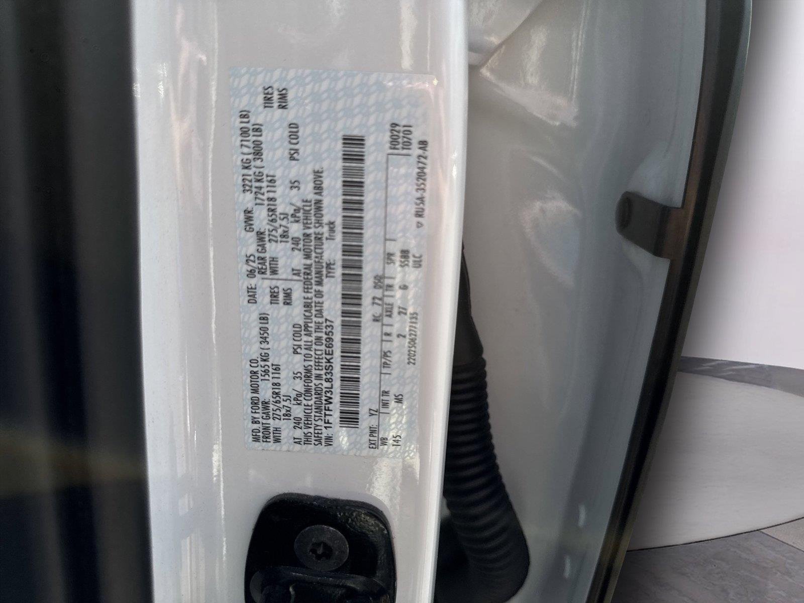 Used 2025 Oxford White Ford XLT image 32