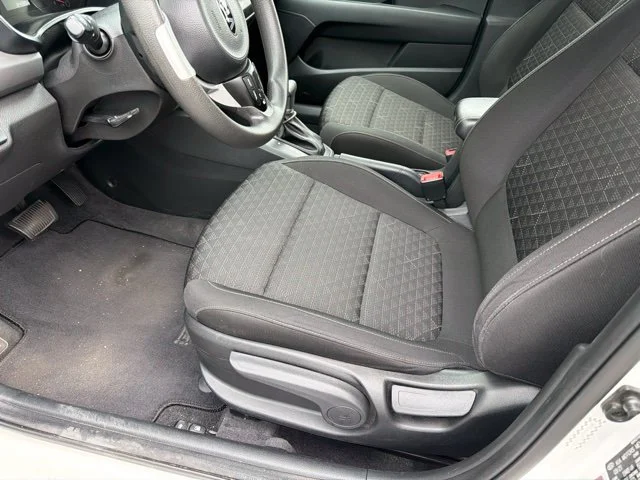 Used 2021 White Kia S image 11