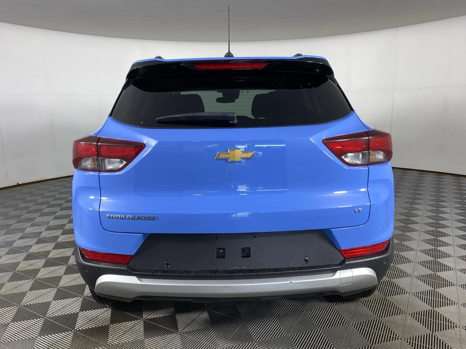 Used 2024 Fountain Blue Chevrolet LT image 6