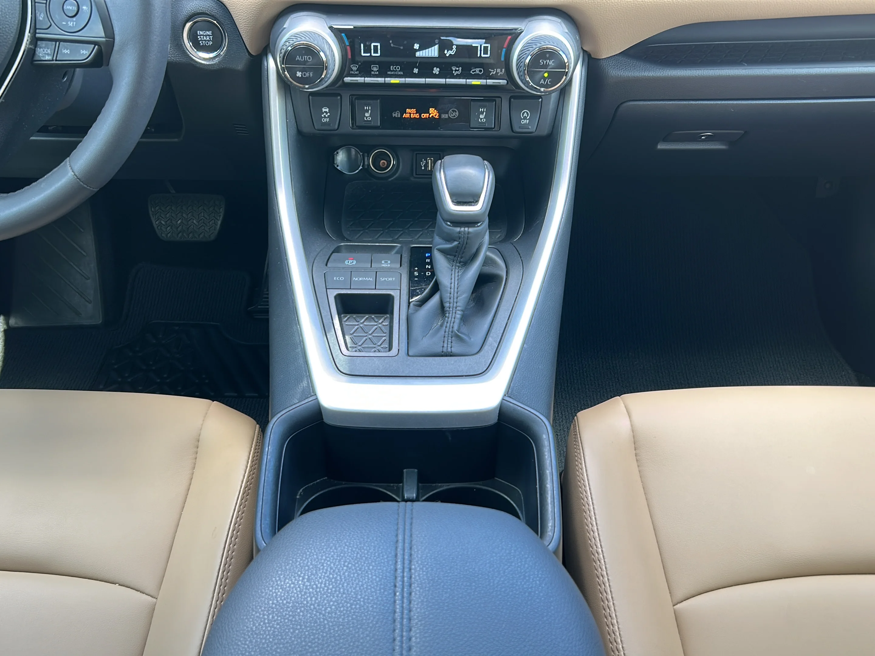 Used 2025 Pearl Toyota XLE Premium image 15