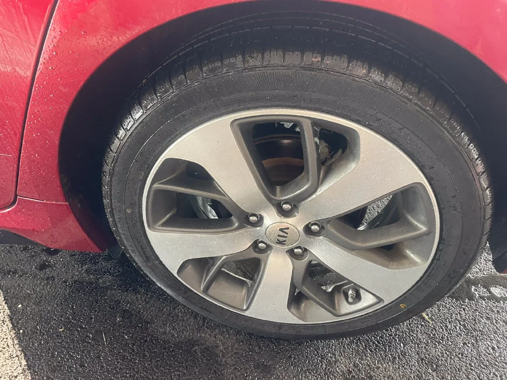 Used 2019 Red Kia S image 4