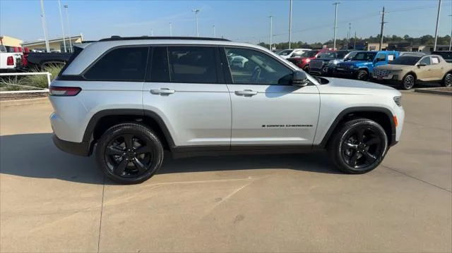 New 2026 Silver Zynith Exterior Paint Jeep Limited image 2