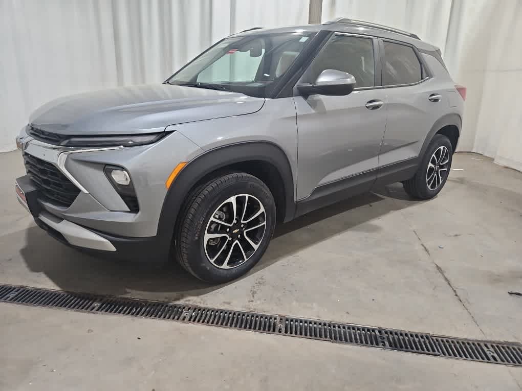 Used 2025 Sterling Gray Metallic Chevrolet LT image 3