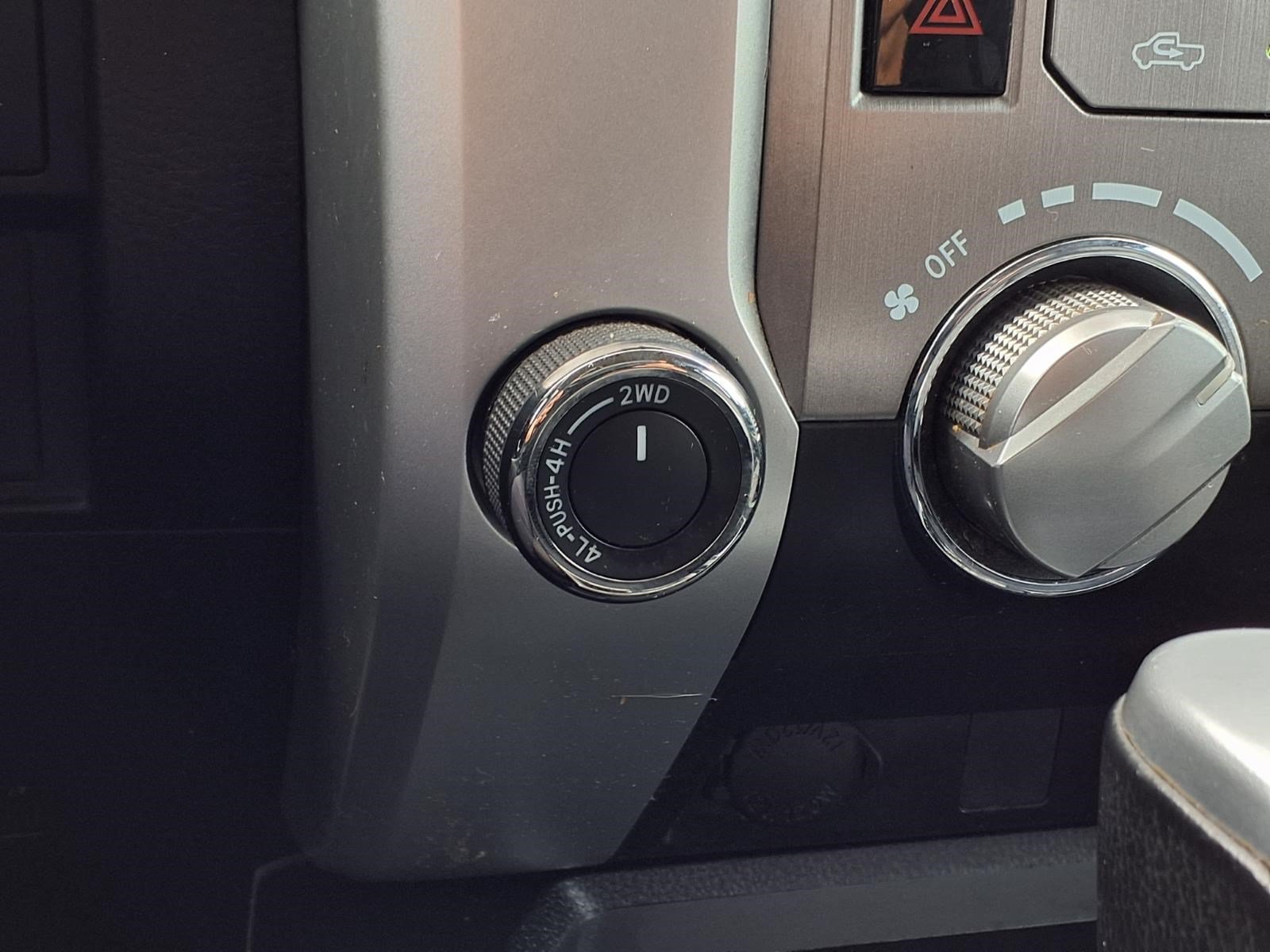 Used 2017 MAGNETIC GRAY MET Toyota SR5 image 19
