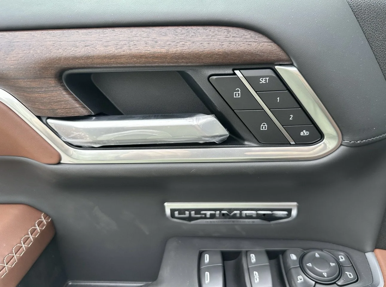 New 2026 Glacier White Tricoat GMC Denali Ultimate image 10
