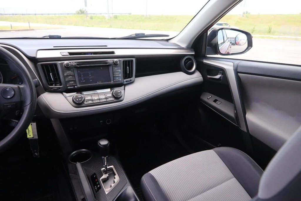 Used 2014 Barcelona Red Metallic Toyota FWD 4dr XLE (Natl) image 24