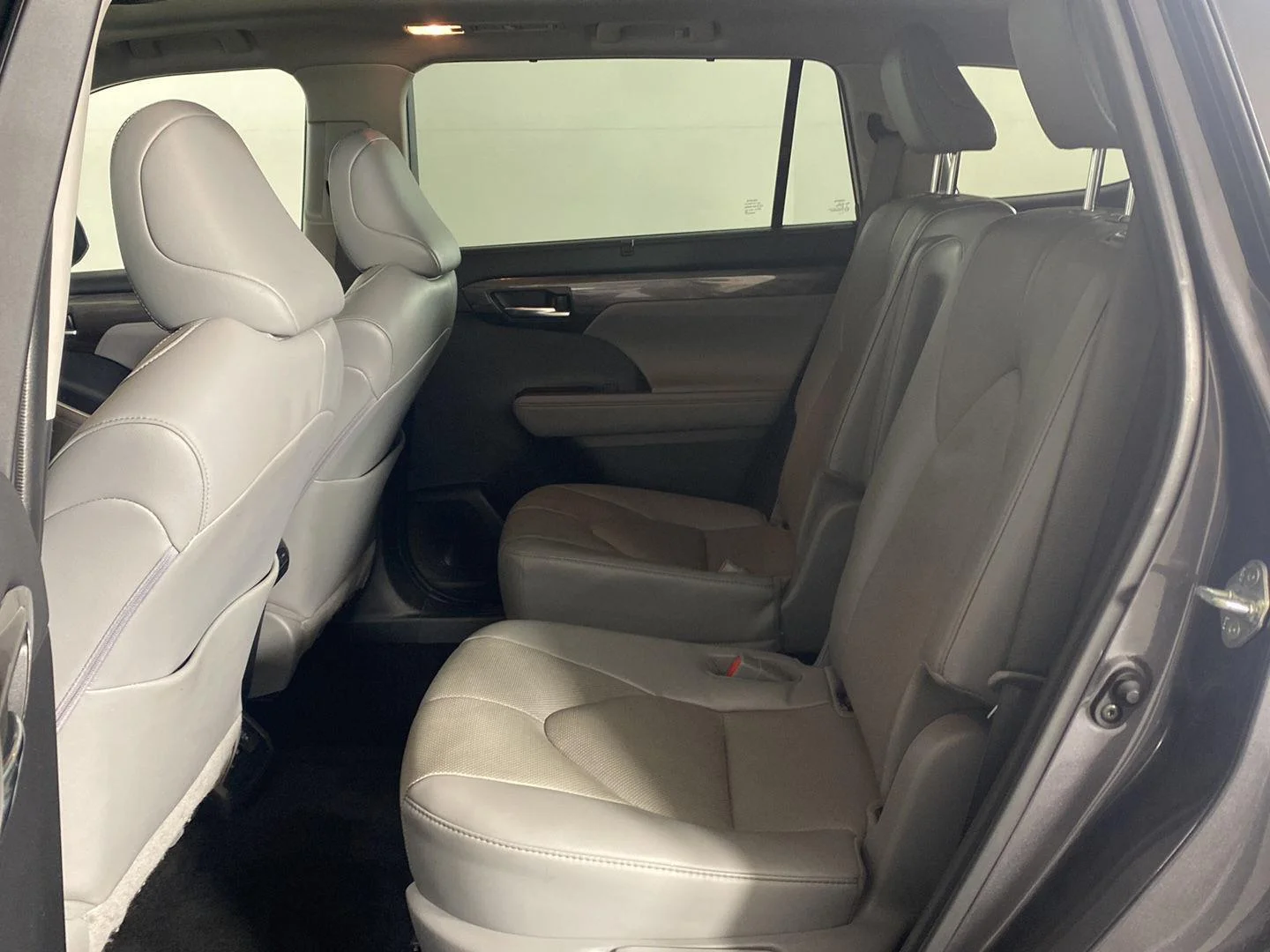 Used 2022 Magnetic Gray Metallic Toyota Platinum image 27