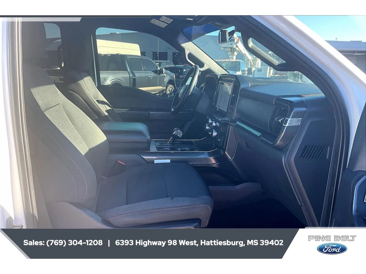 Used 2023 Oxford White Ford XLT image 6