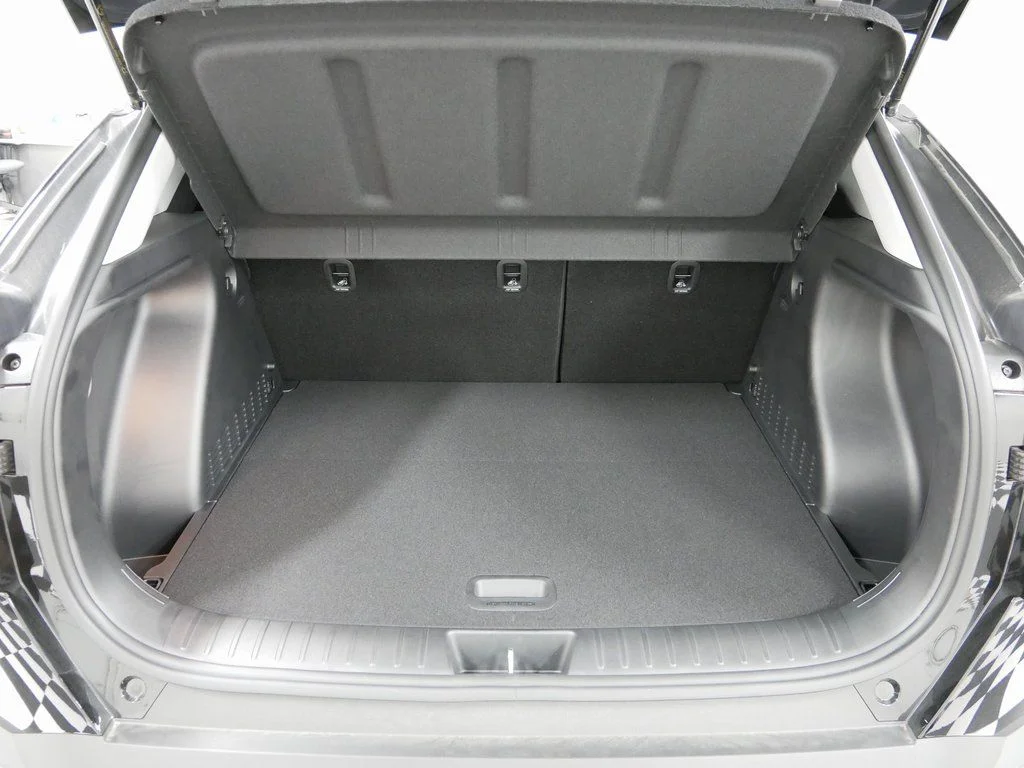 Used 2025 Black Hyundai SEL image 15