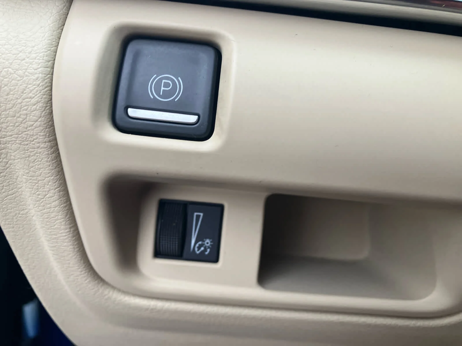 Used 2022 Wave Metallic Cadillac Premium Luxury image 14