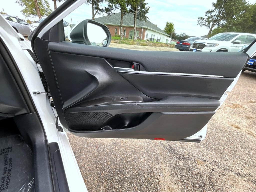 2024 Toyota Camry SE - Photo 16