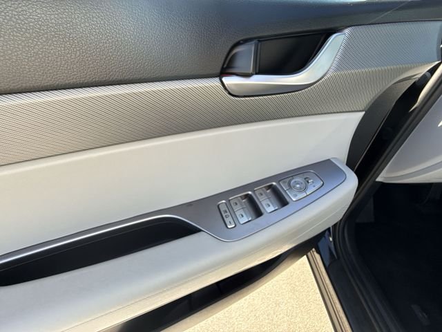 Used 2023 Black Hyundai SEL image 13