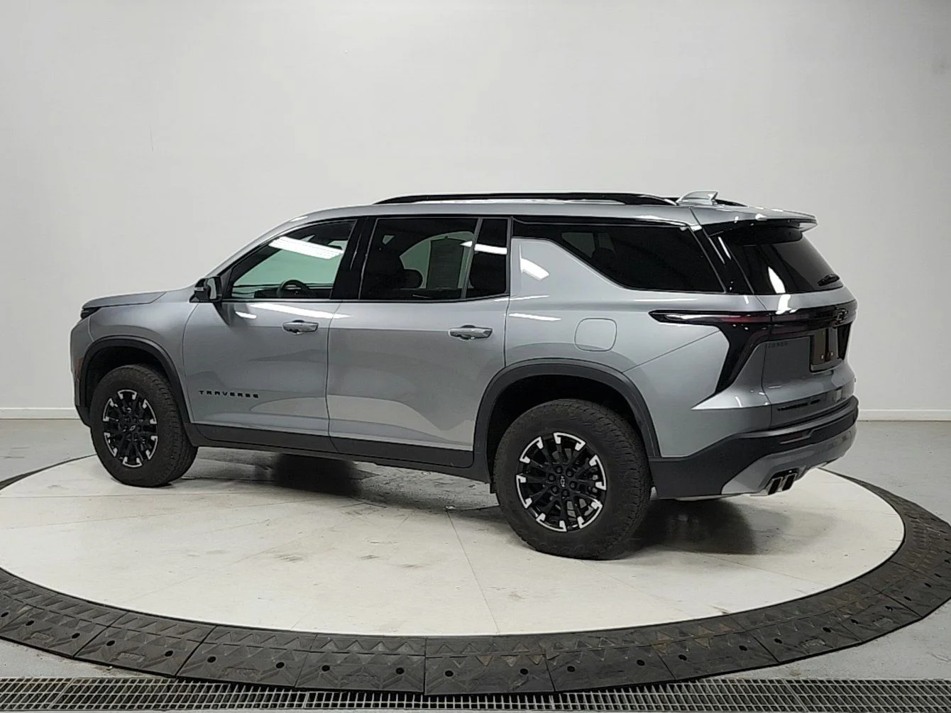 Used 2025 Gray Chevrolet Z71 image 5