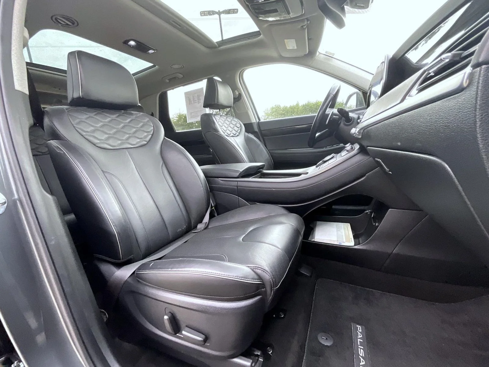 Used 2022 Green Hyundai Limited image 16