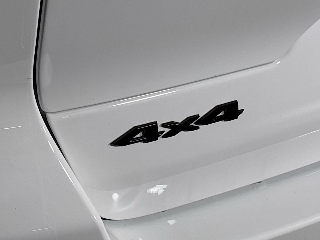 New 2026 Bright White Clear-Coat Exterior Paint Jeep Altitude image 25