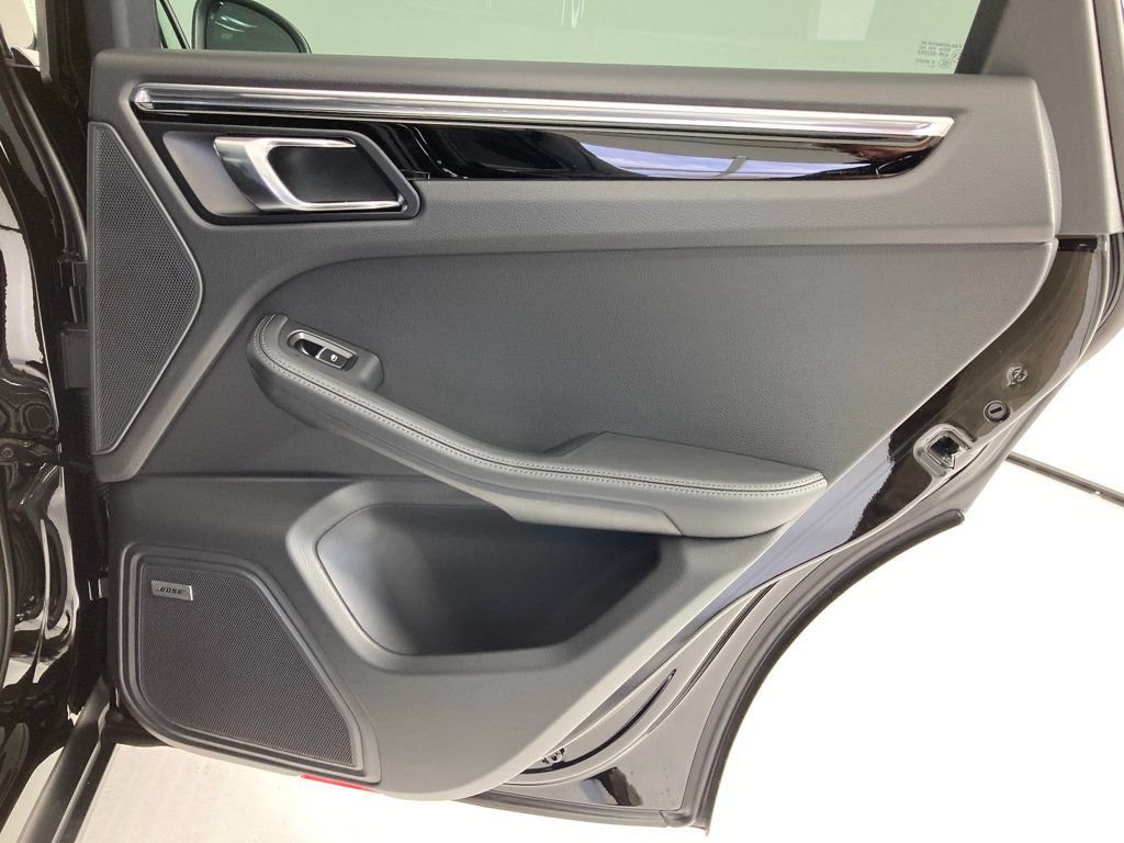 2026 Porsche Macan T - Photo 21