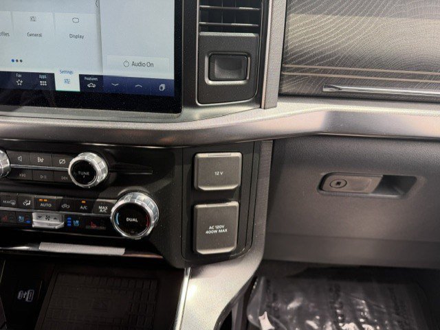 Used 2022 Black Metallic Ford Platinum image 27