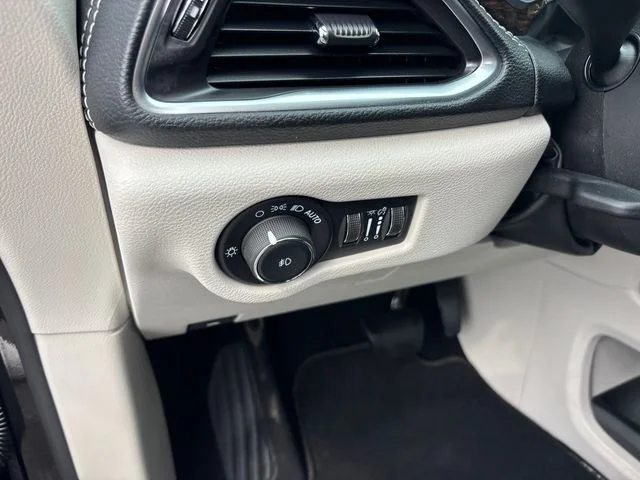 Used 2024 Black Chrysler Limited image 18