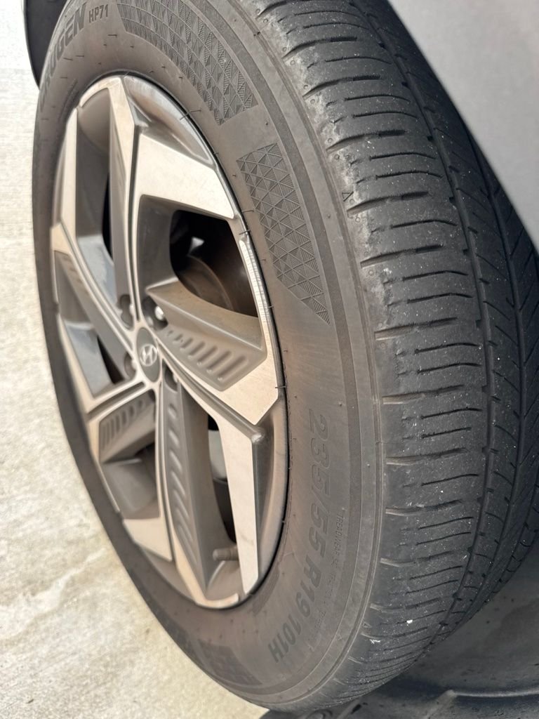 Used 2023 White Hyundai SEL image 4