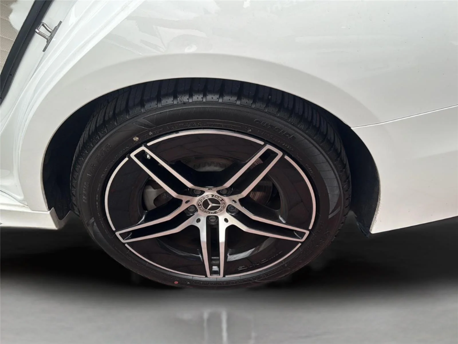 Used 2025  Mercedes-Benz E 350 image 28
