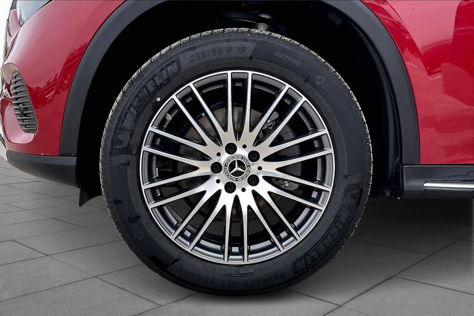 New 2026 MANUFAKTUR Patagonia Red Metallic Mercedes-Benz GLC 300 image 15