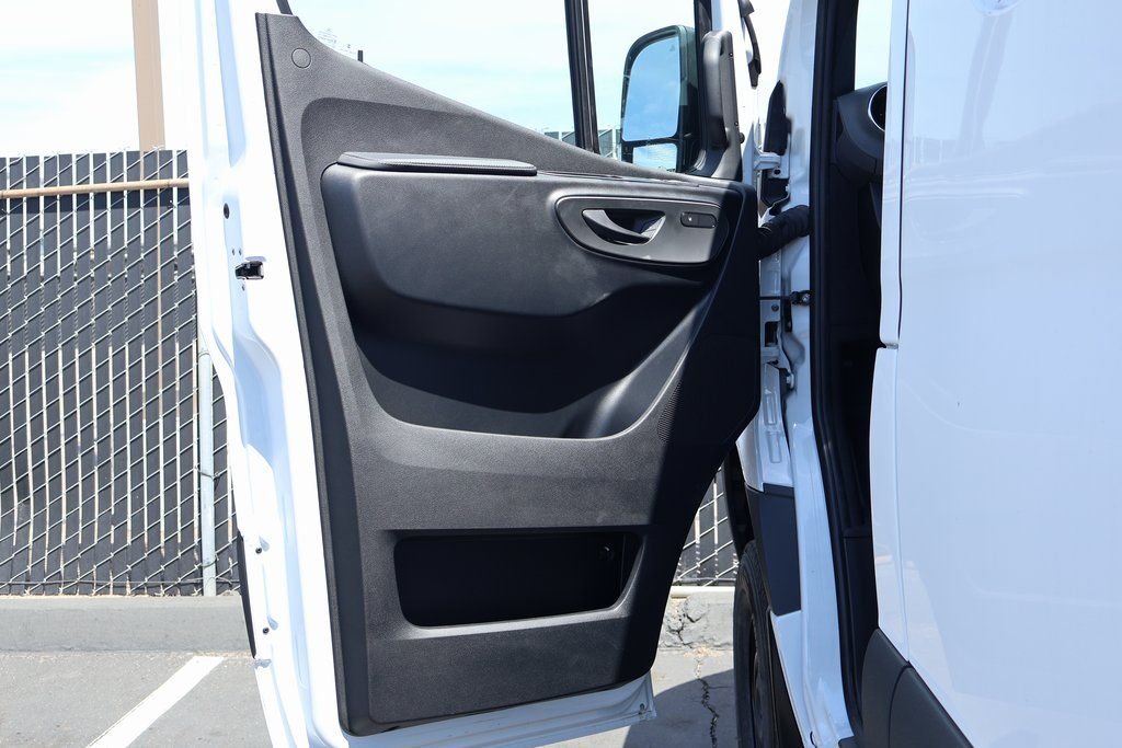 New 2026 Arctic White Mercedes-Benz Cargo 170 WB image 6