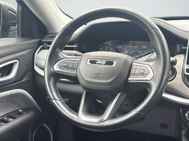 Used 2022 Black Jeep Latitude image 38