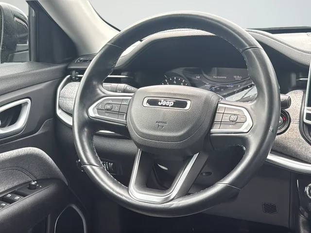 Used 2022 Black Jeep Latitude image 38