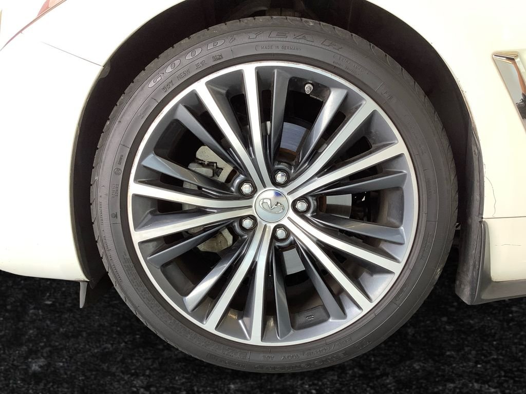 Used 2019 White INFINITI 3.0t LUXE image 27
