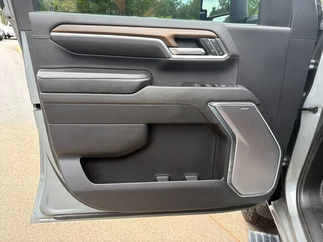 Used 2024 Sterling Gray Metallic Chevrolet High Country image 10