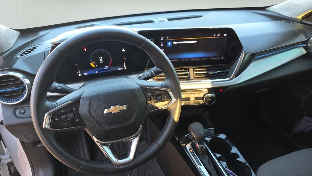 Used 2025 White Chevrolet LT image 18