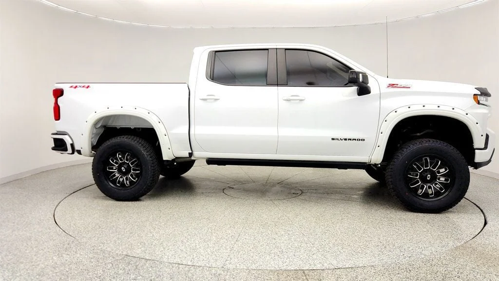 Used 2022 Iridescent Pearl Tricoat Chevrolet 4WD Crew Cab 147