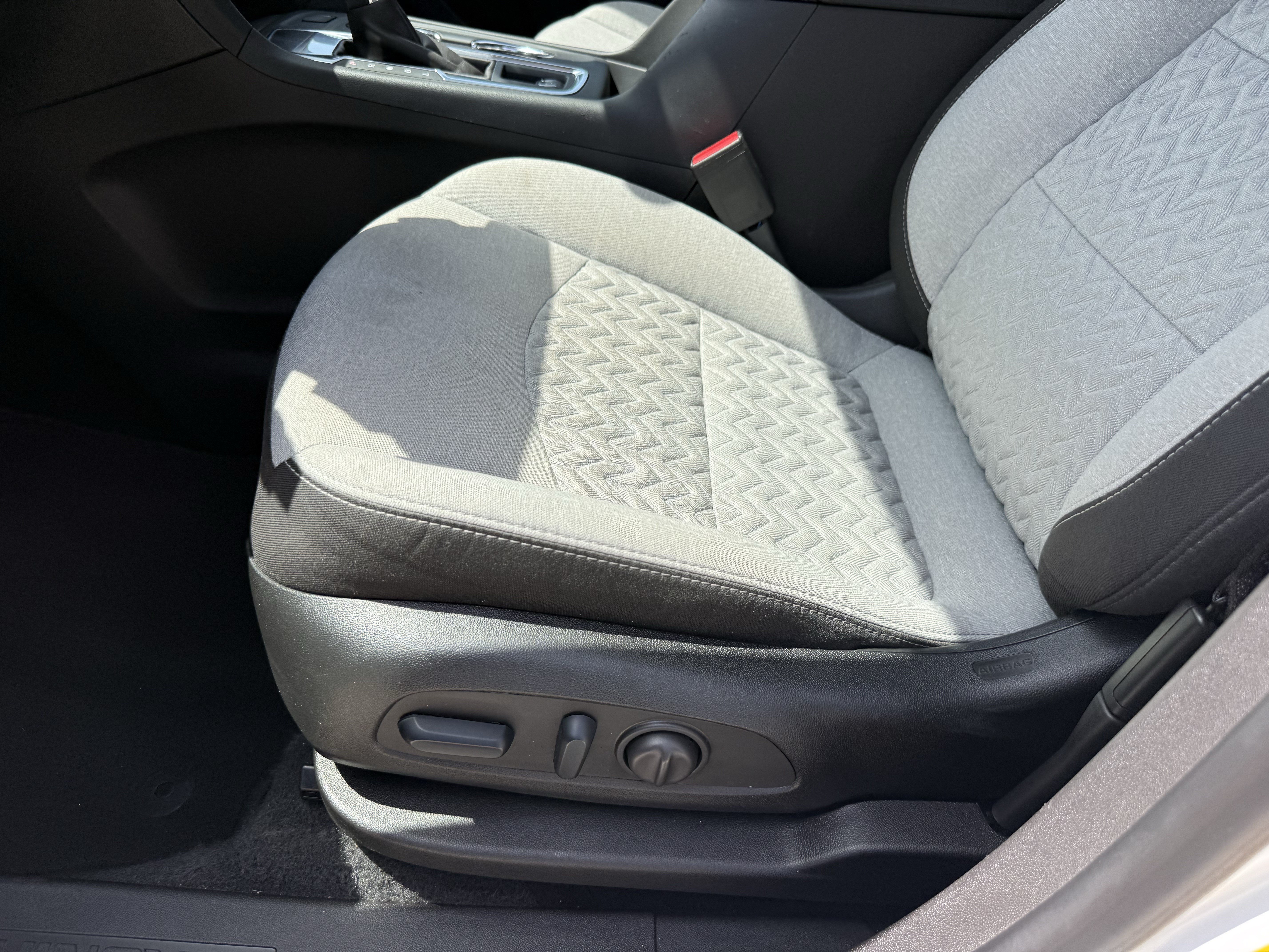 Used 2024 Summit White Chevrolet LT image 27