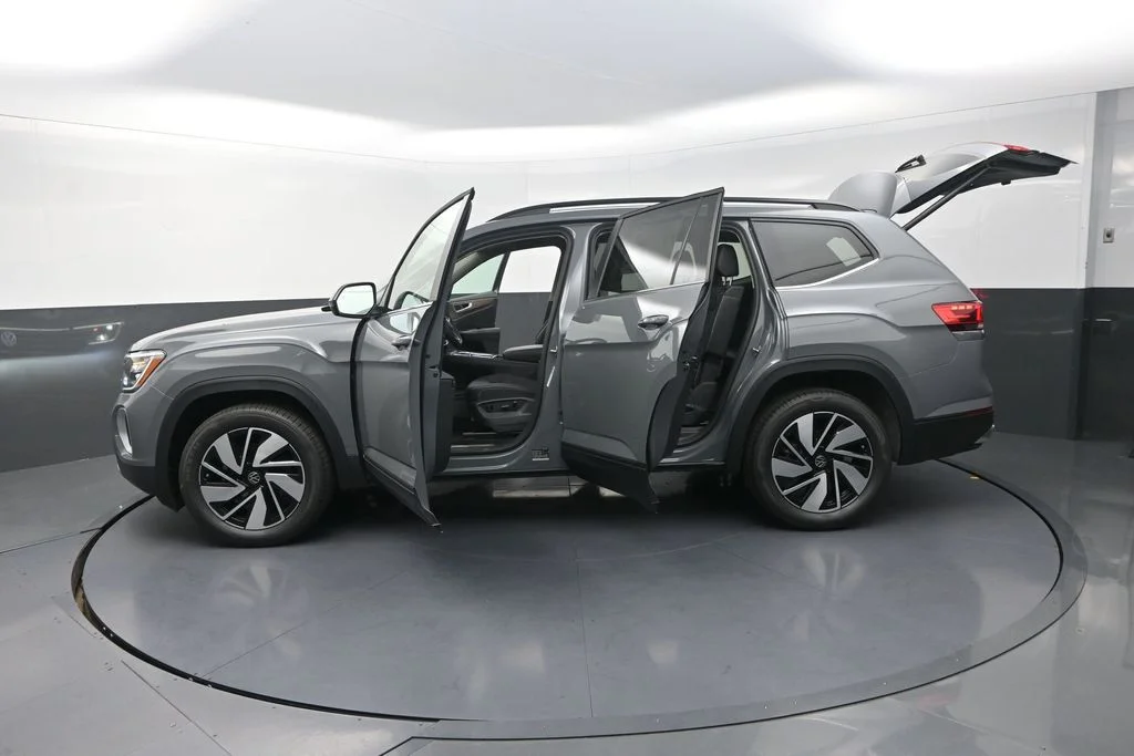 New 2026  Volkswagen SE w/Technology image 33