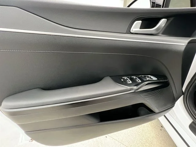 Used 2023 White Kia GT-Line image 20