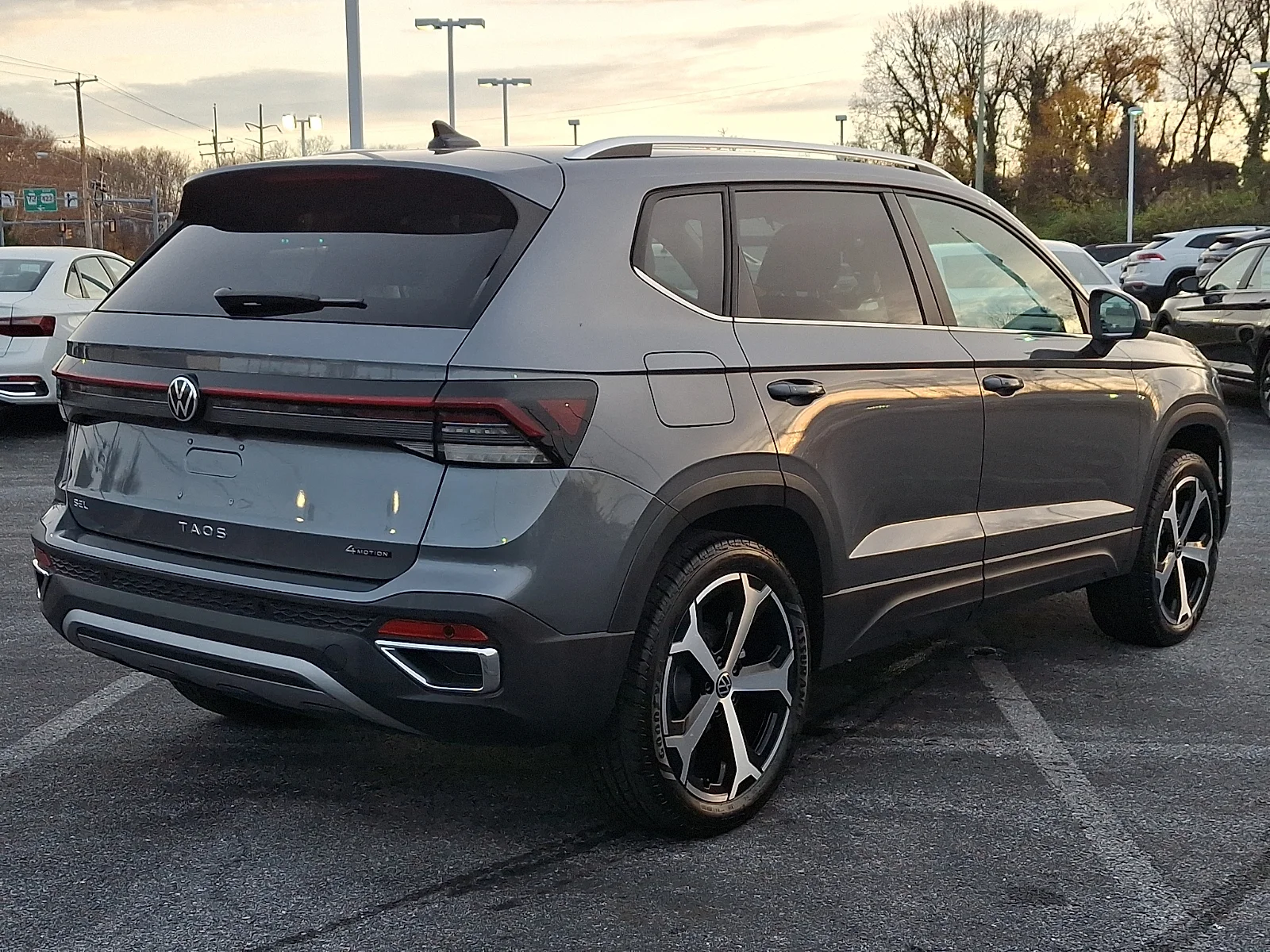 New 2026 Platinum Gray Metallic - 2R2R Volkswagen SEL image 5
