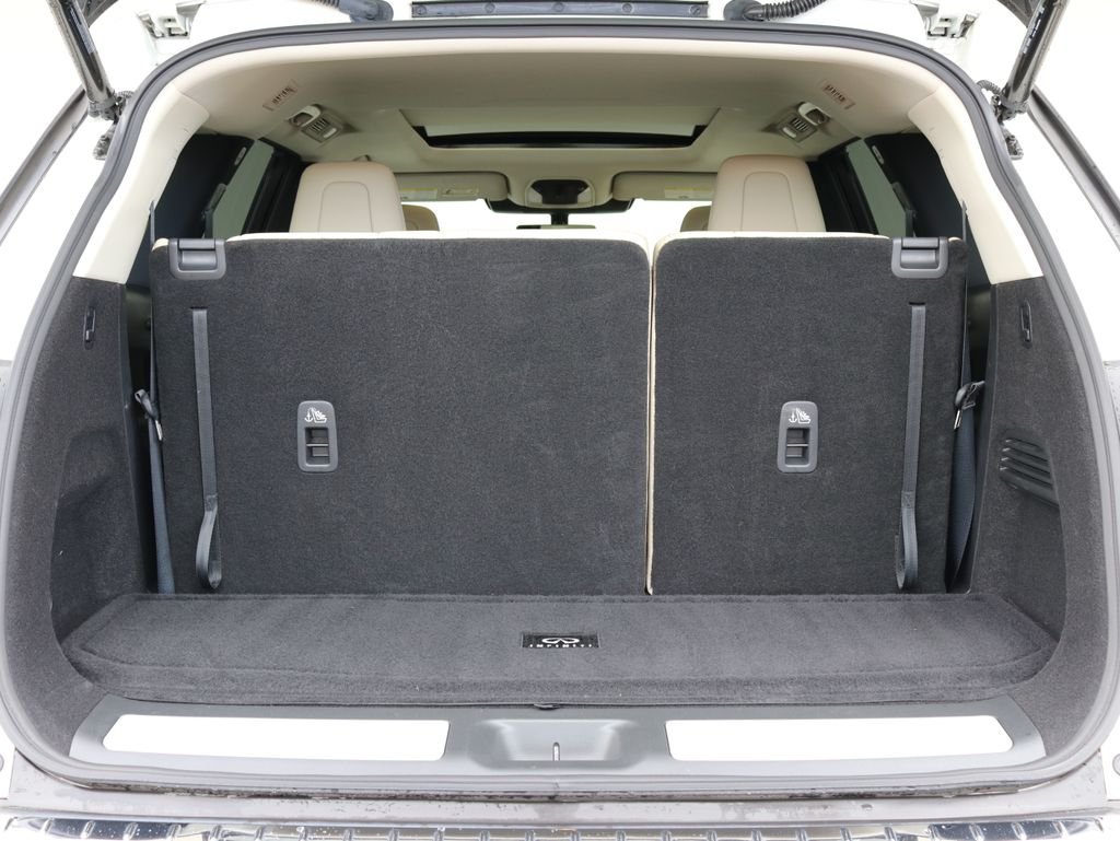 Used 2023 White INFINITI LUXE image 35