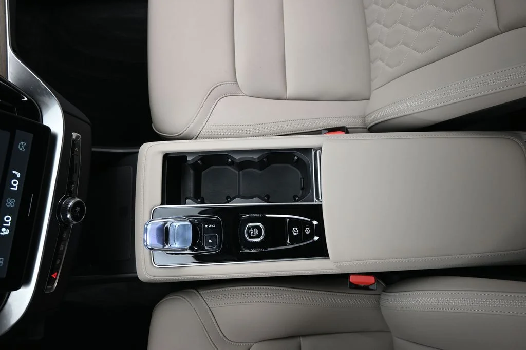 New 2026 Crystal White Volvo Plus image 16
