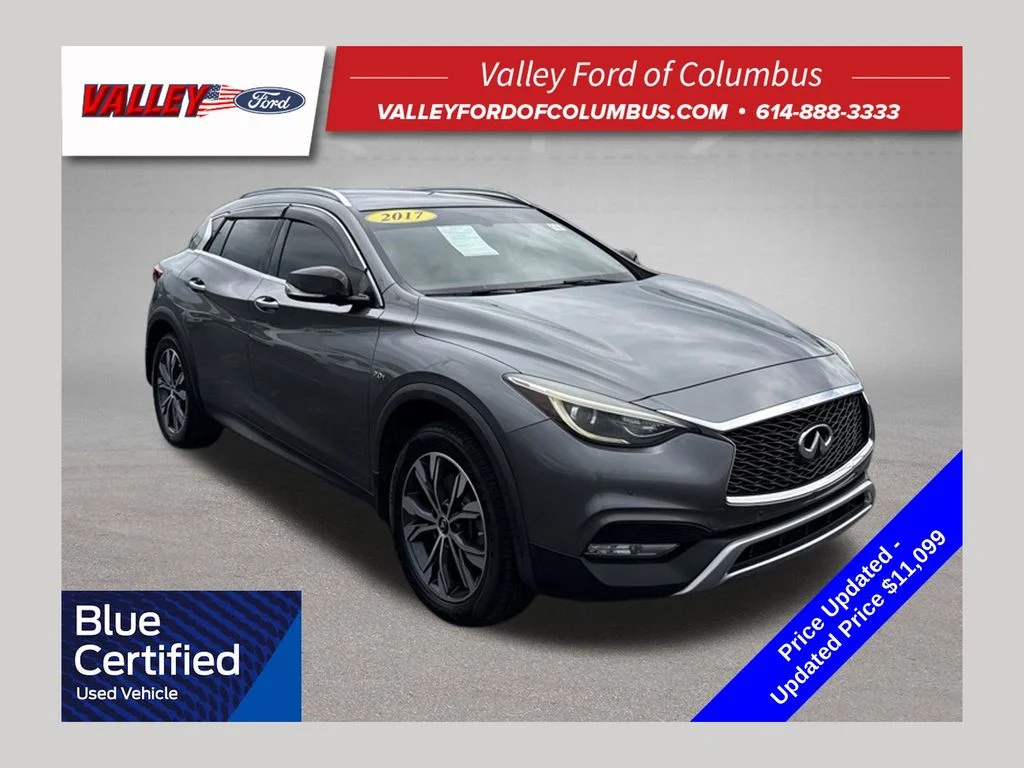 2017 INFINITI QX30 Premium AWD's photo