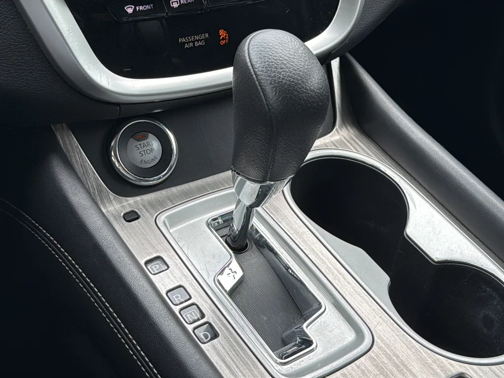 Used 2015 Orange Nissan S image 28