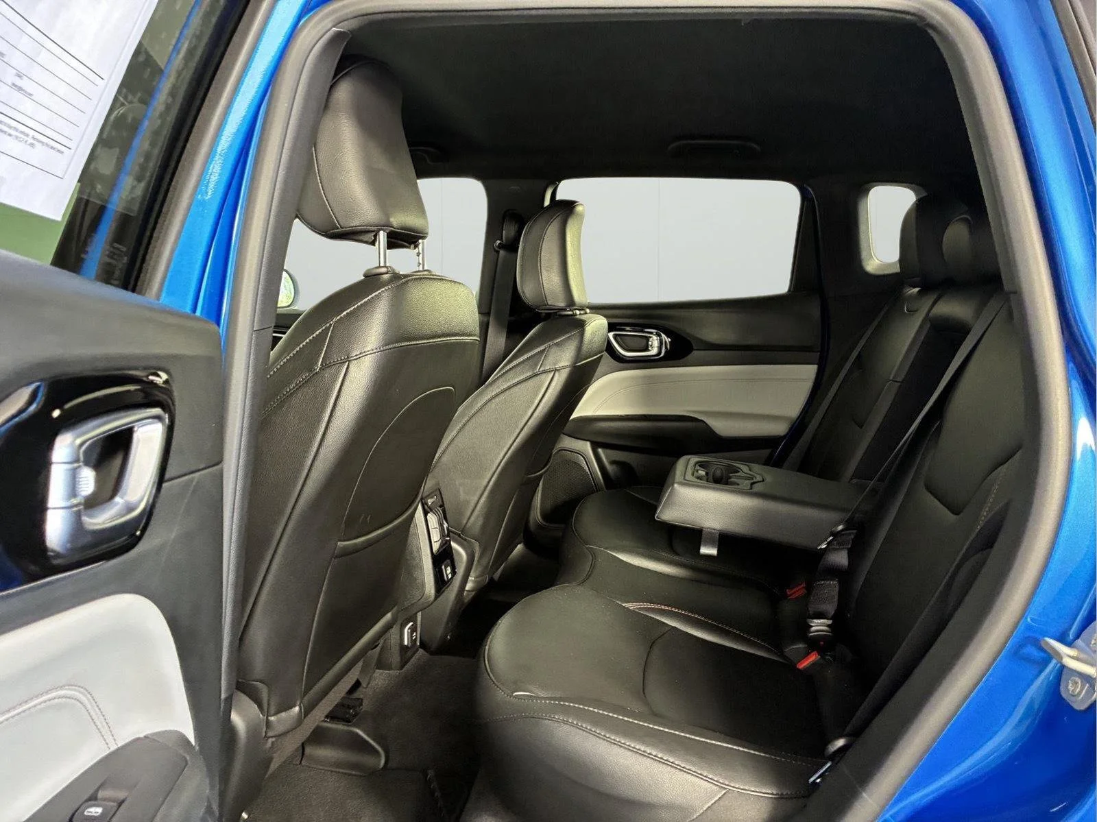 Used 2024 Hydro Blue Pearlcoat Jeep Limited image 18