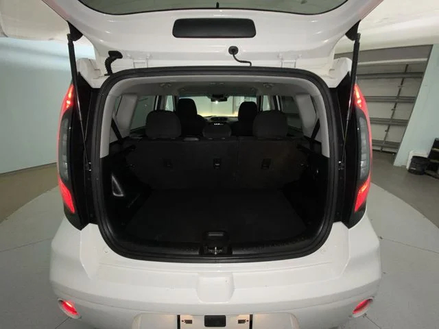 Used 2018 White Kia Plus image 22