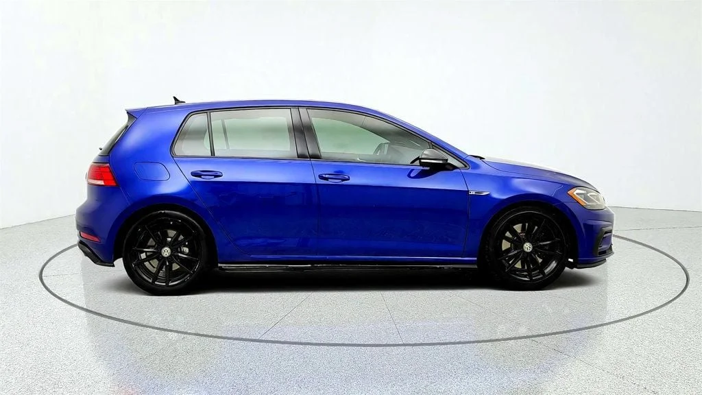 Used 2019 Lapiz Blue Metallic Volkswagen 2.0T Manual w/DCC/Nav image 4
