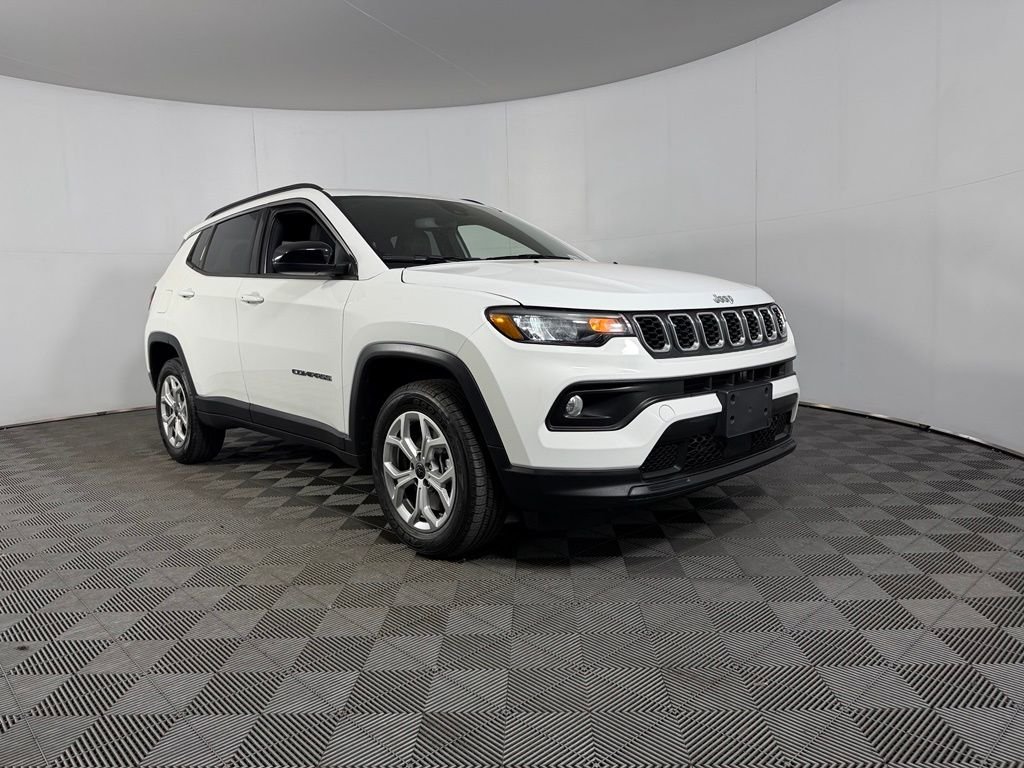 Used 2025 White Jeep Latitude image 5