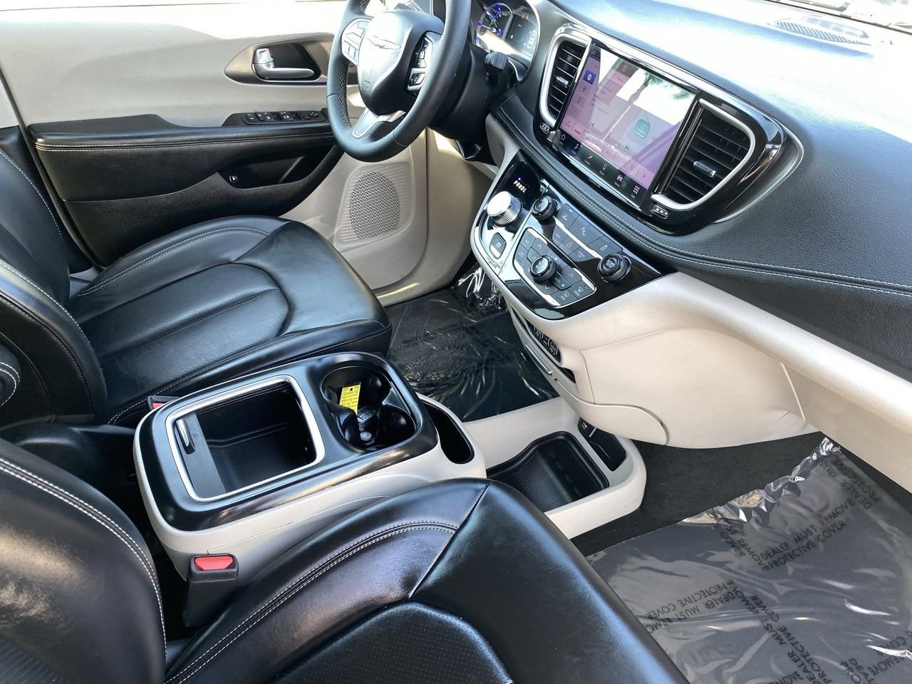Used 2023 Bright White Chrysler Touring L image 8