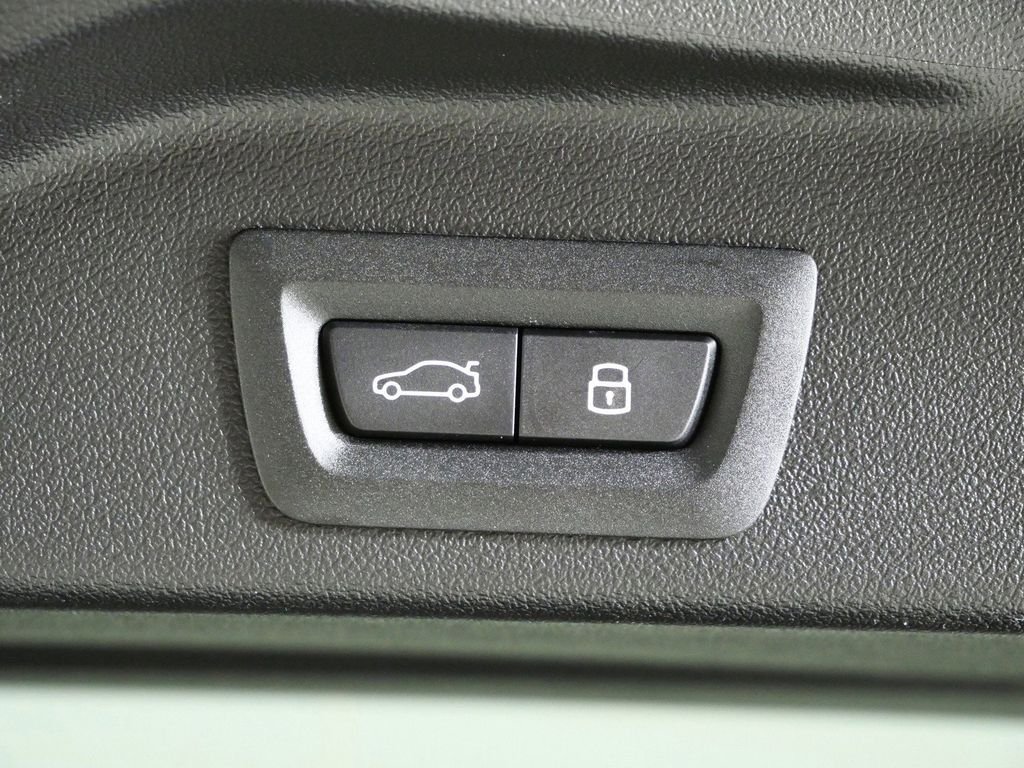 Used 2026 Skyscraper Grey Metallic BMW xDrive50e image 31